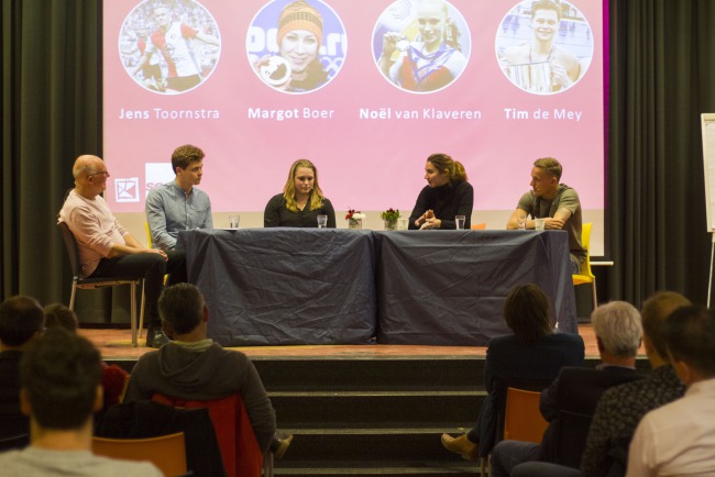 Sporters aan tafel